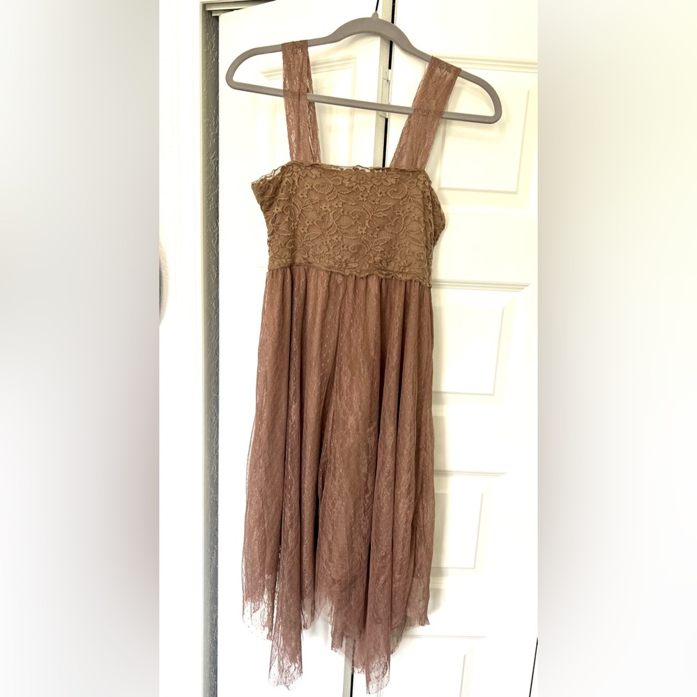 Altar’d State lace asymmetric hem dress!!